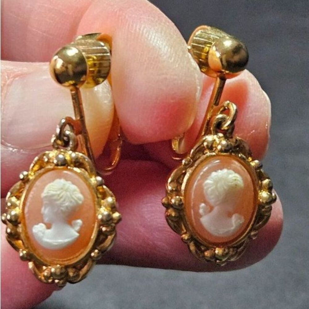 Vintage gold tone Avon cameo clip on earrings
